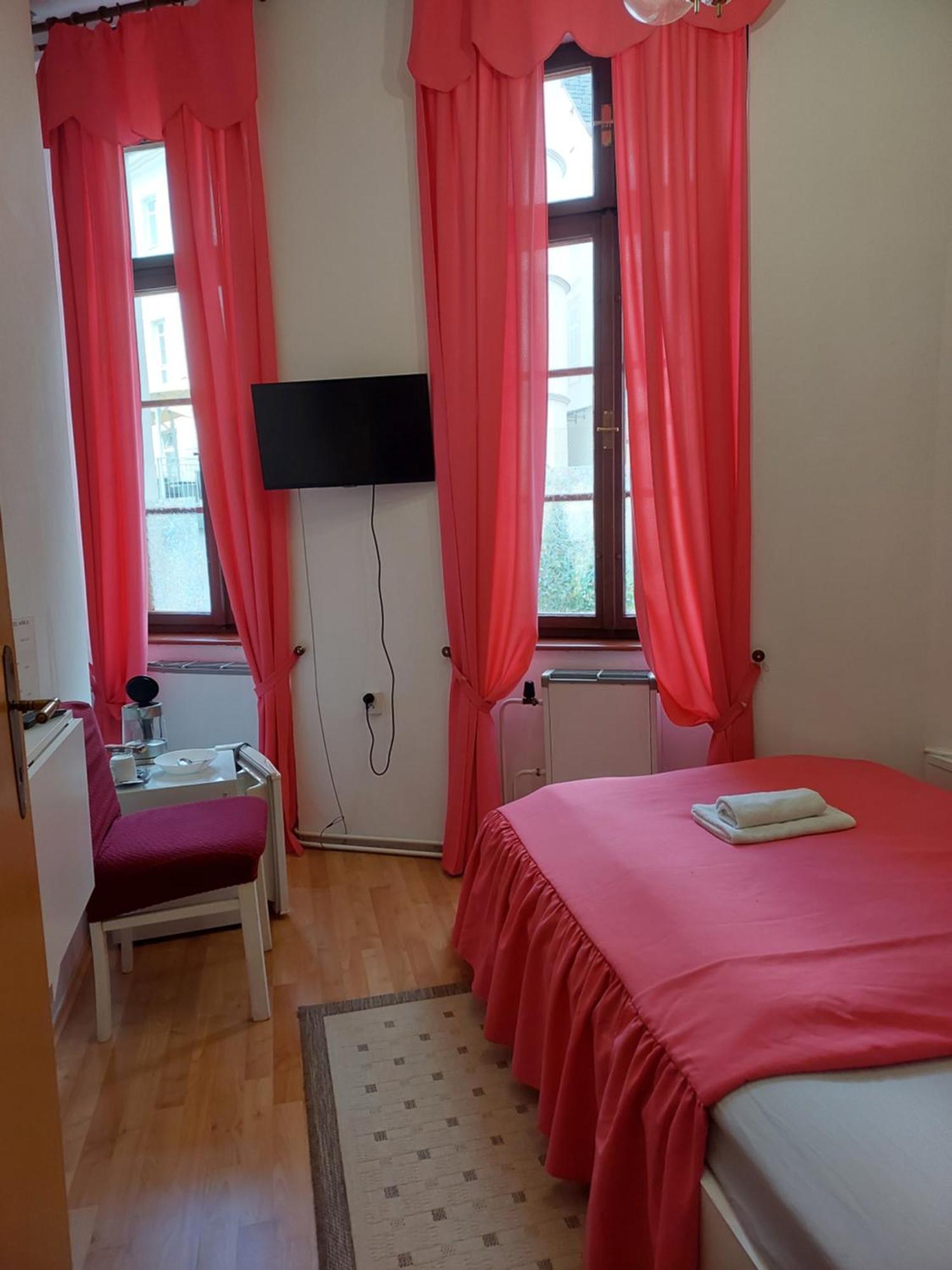 Hotel Asila Κάρλοβι Βάρι Εξωτερικό φωτογραφία